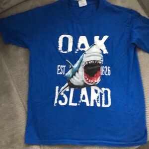 Oak Island blue shark short sleeve tee in size L